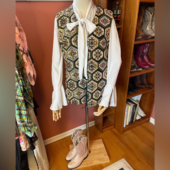 Moroccan Ikat Embroidered Open Vest - Picture 11 of 11